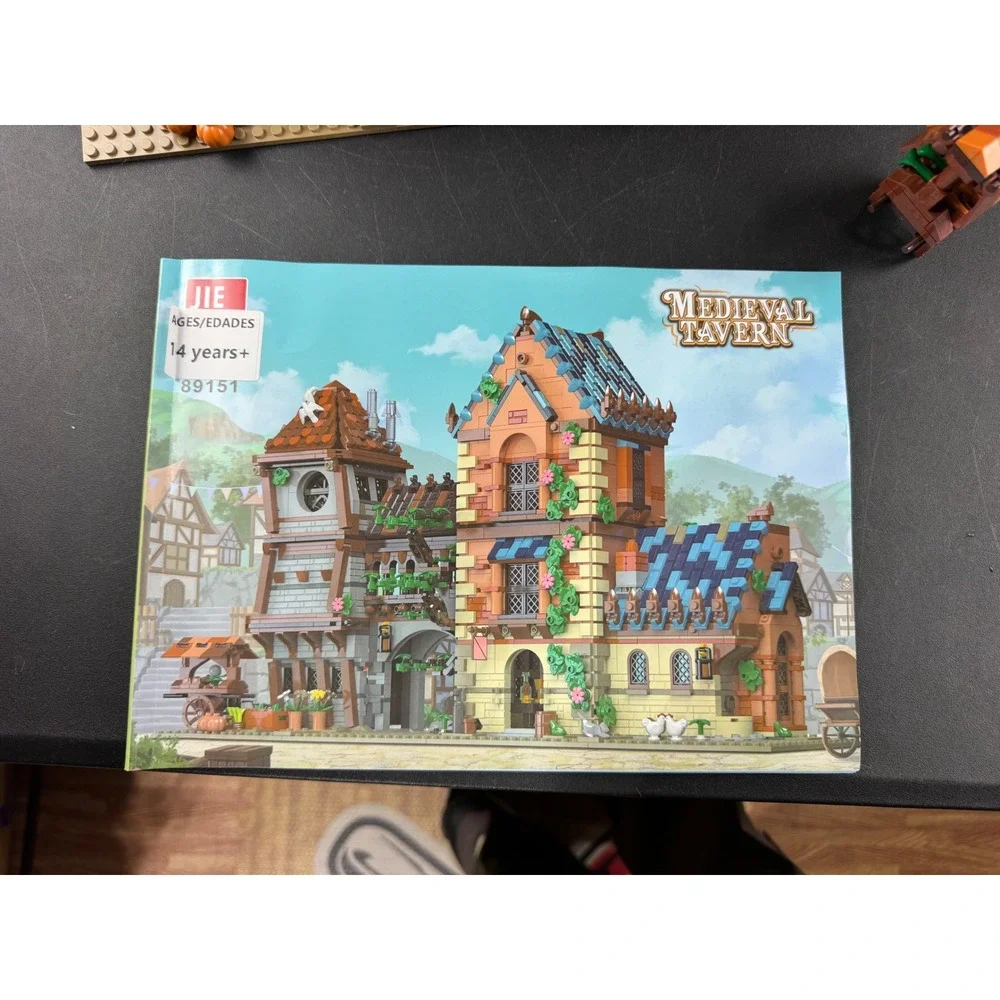 Jie Star Medieval Scholars Retreat and Alchemist Shop Building Set with 8 Mini